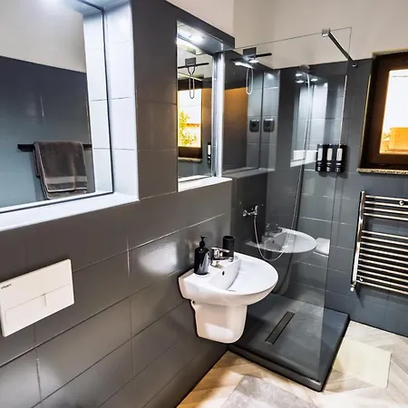 Deluxe Promenada Apartment *